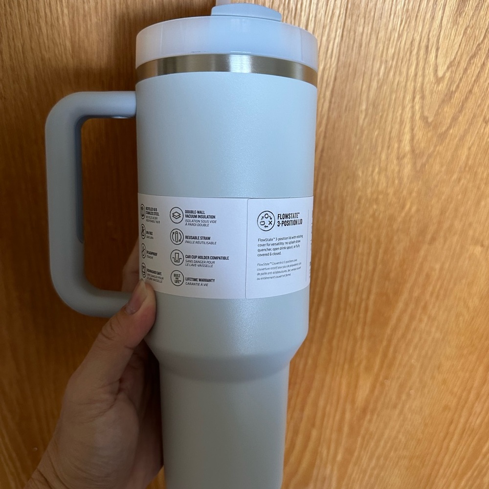 Stanley Adventure Vacuum Quencher Travel Tumbler - Fog Color - 40 oz.- BNWT - Picture 2 of 6